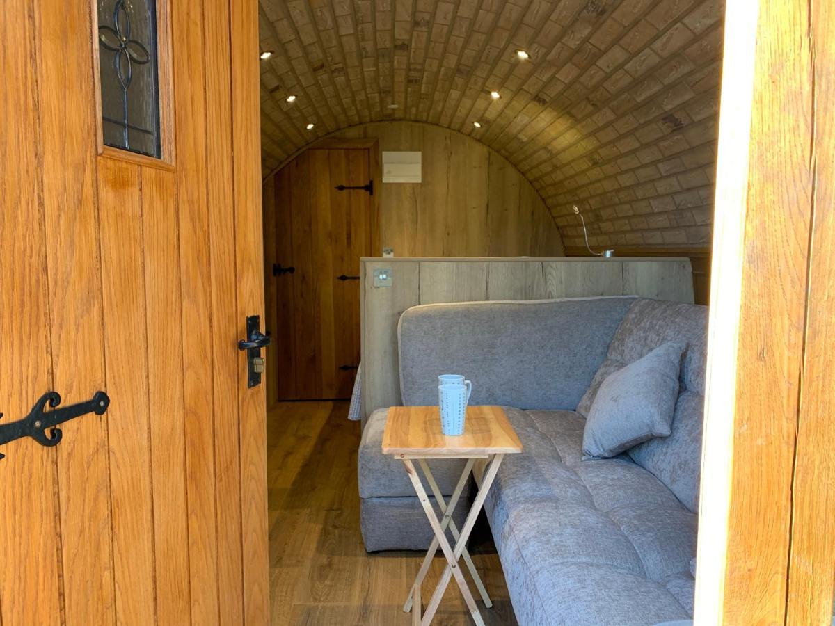Romantic Escape Luxury Hobbit House With Hot Tub! Sheerness Exterior foto