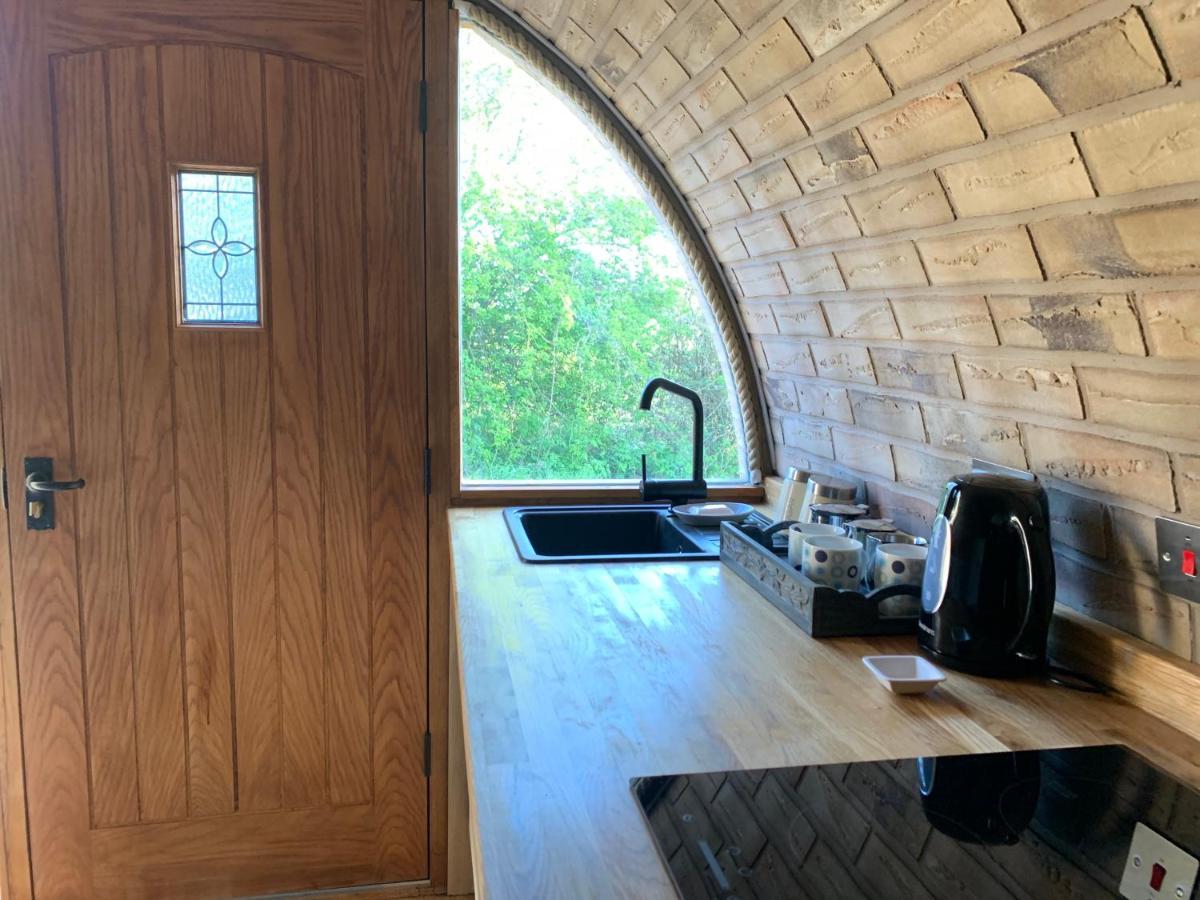 Romantic Escape Luxury Hobbit House With Hot Tub! Sheerness Exterior foto