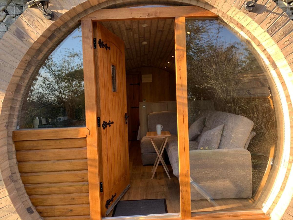 Romantic Escape Luxury Hobbit House With Hot Tub! Sheerness Exterior foto
